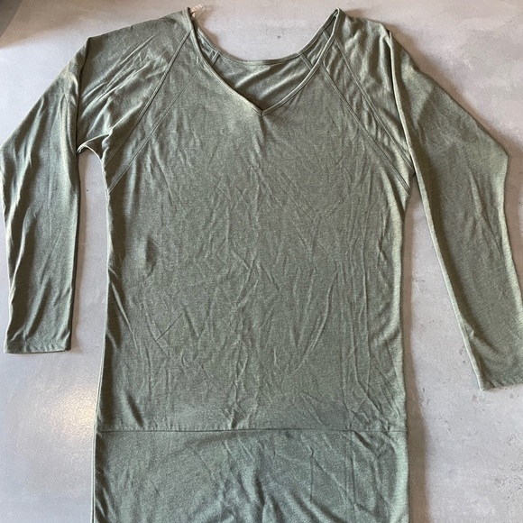 Lolë Sage Green Long Sleeve Long Shirt - Picture 2 of 4